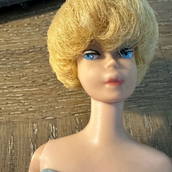 VINTAGE 1960S MATTEL BARBIE DOLL W/ SENIOR PROM DRESS GREEN/BLUE BUBBLE CUT HAIR - Picture 10 of 11